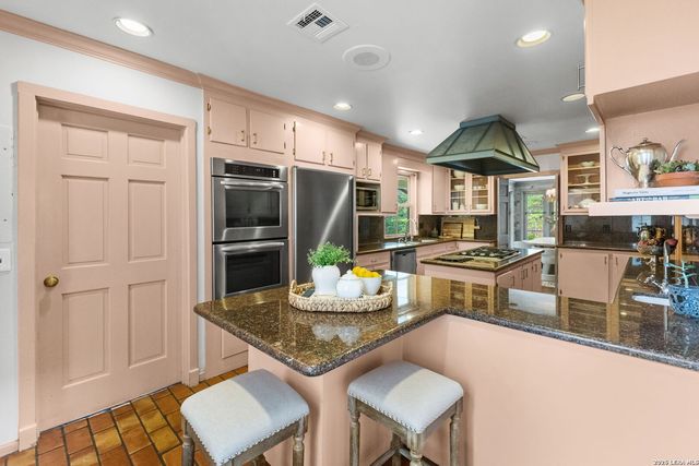 140 W FAIR OAKS PL, San Antonio, TX 78209
