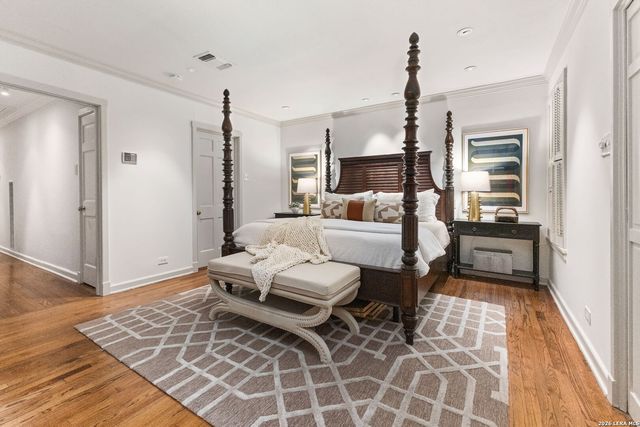 140 W FAIR OAKS PL, San Antonio, TX 78209