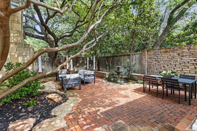 140 W FAIR OAKS PL, San Antonio, TX 78209
