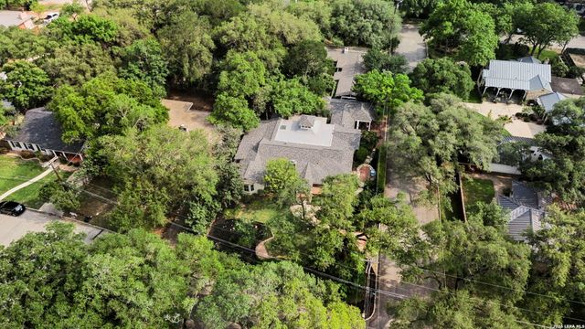 140 W FAIR OAKS PL, San Antonio, TX 78209
