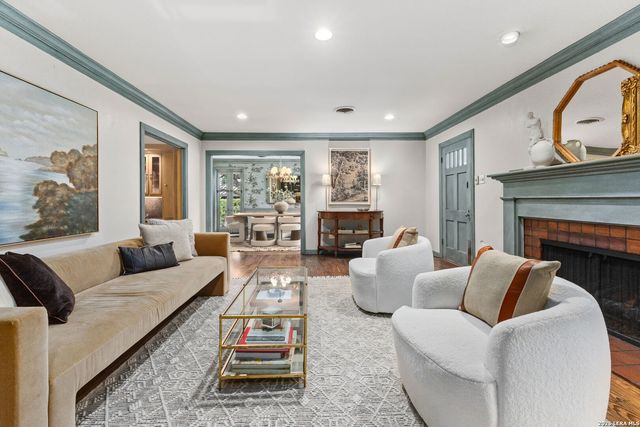 140 W FAIR OAKS PL, San Antonio, TX 78209