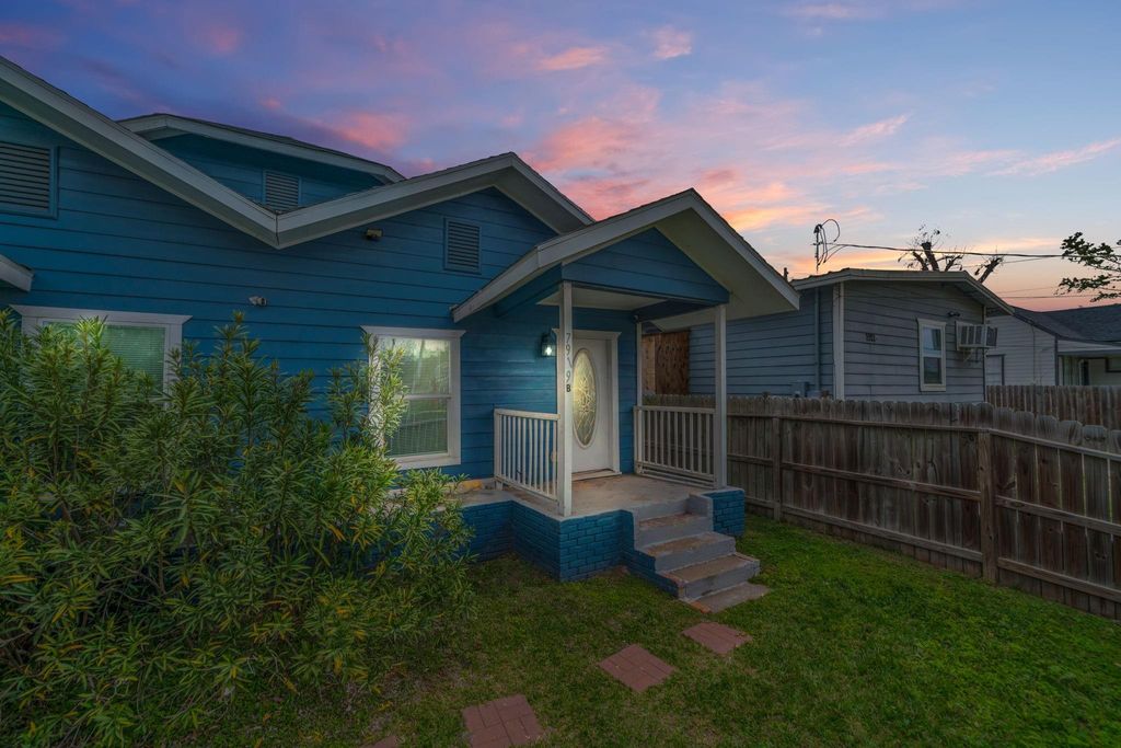 7919 Brays Street B, Houston, TX 77012