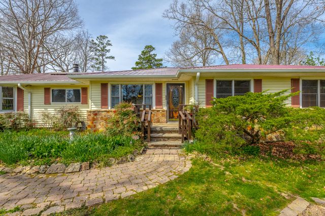 607 Carolina Avenue, Signal Mountain, TN 37377