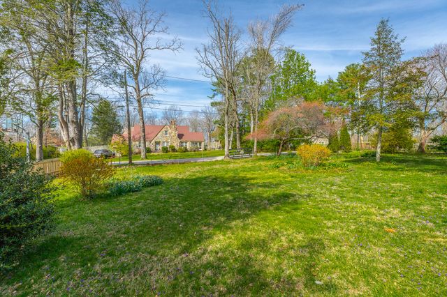 607 Carolina Avenue, Signal Mountain, TN 37377