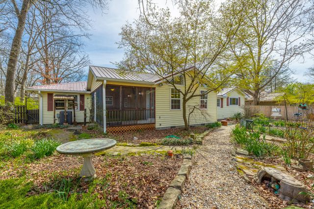 607 Carolina Avenue, Signal Mountain, TN 37377