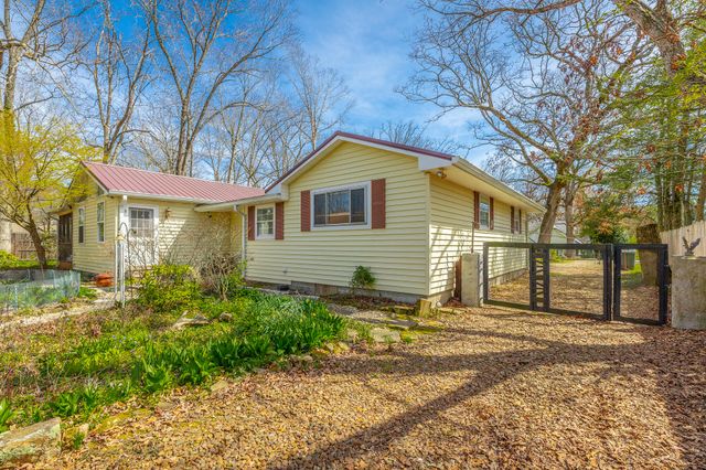 607 Carolina Avenue, Signal Mountain, TN 37377