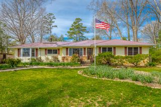 607 Carolina Avenue, Signal Mountain, TN 37377