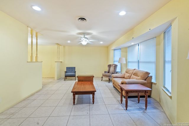 1438 Grey Oak, San Antonio, TX 78213