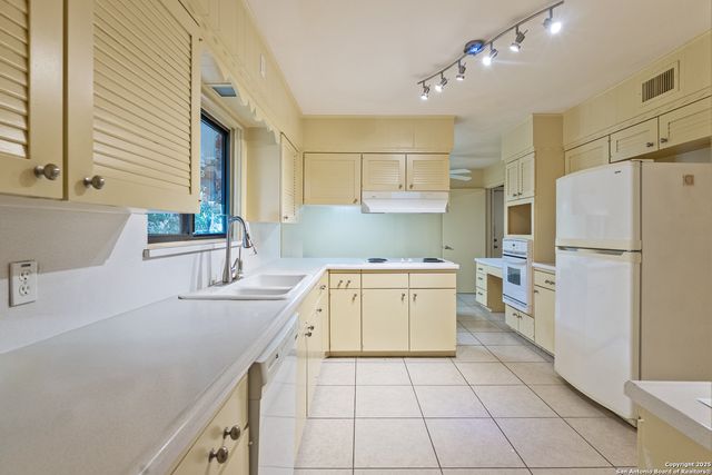 1438 Grey Oak, San Antonio, TX 78213