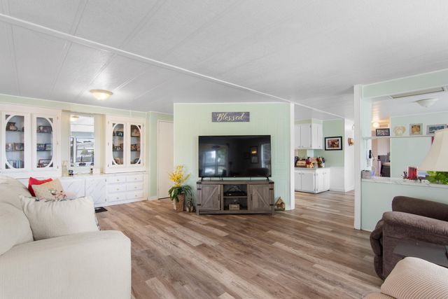 452 NE Pinelake Village Boulevard, Jensen Beach, FL 34957