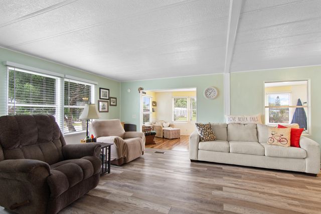 452 NE Pinelake Village Boulevard, Jensen Beach, FL 34957