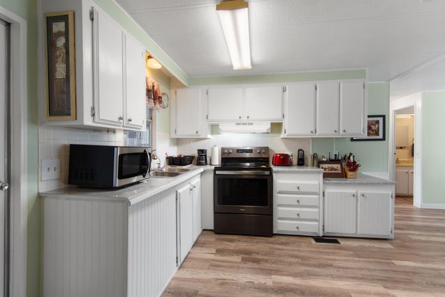 452 NE Pinelake Village Boulevard, Jensen Beach, FL 34957