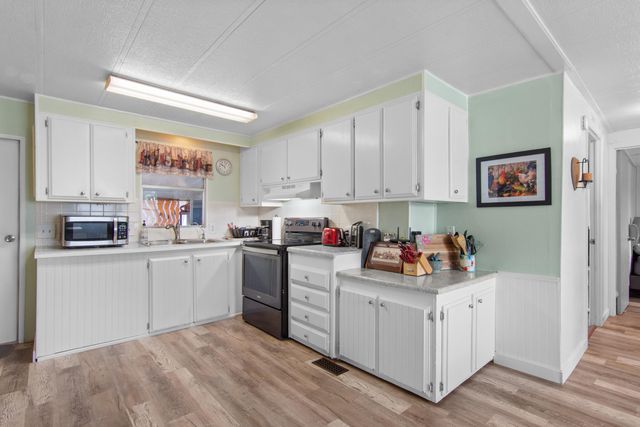 452 NE Pinelake Village Boulevard, Jensen Beach, FL 34957