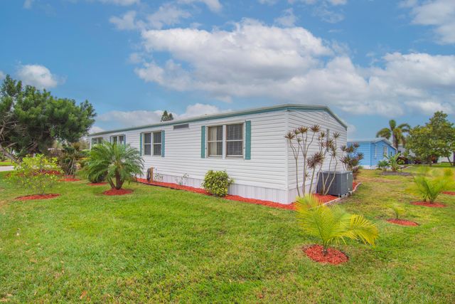 452 NE Pinelake Village Boulevard, Jensen Beach, FL 34957