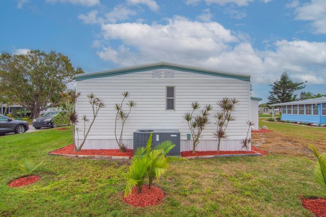 452 NE Pinelake Village Boulevard, Jensen Beach, FL 34957