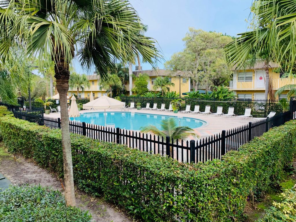 5156 NE 6th Avenue 203, Oakland Park, FL 33334