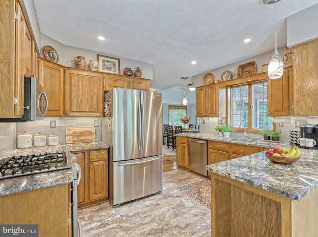141 LAKE MEADE DR, East Berlin, PA 17316