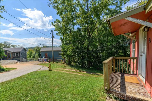 20 View Street, Woodfin, NC 28804