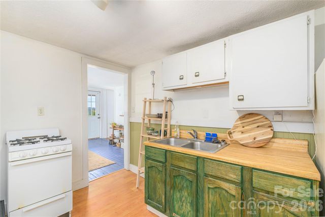 20 View Street, Woodfin, NC 28804