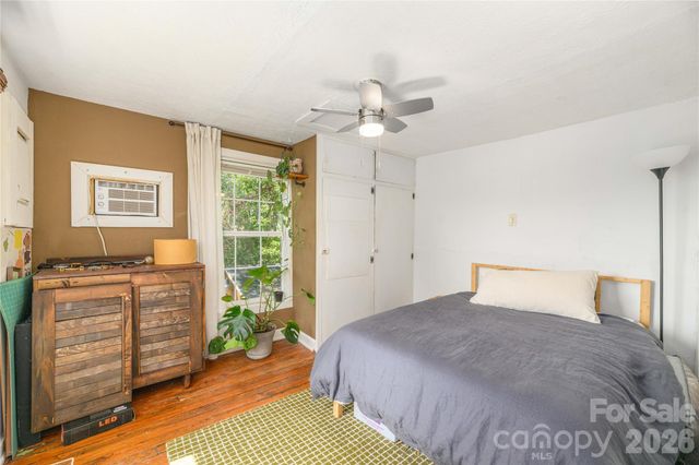 20 View Street, Woodfin, NC 28804