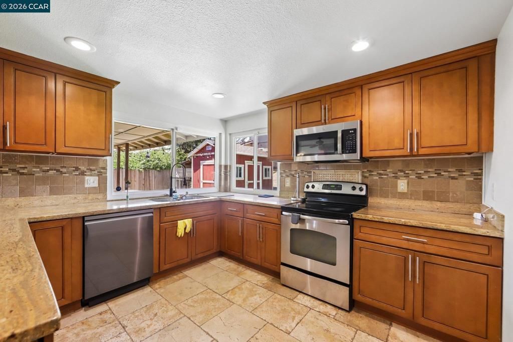 Image 12 of property listing at 148 Primrose Ln, Vallejo, CA 94591
