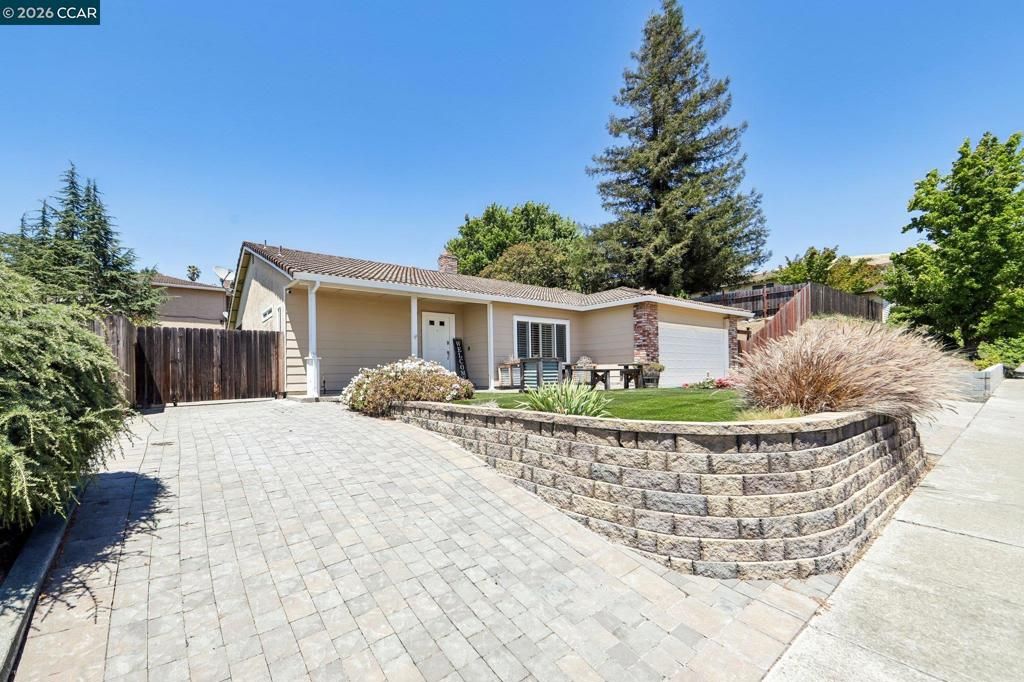 Image 2 of property listing at 148 Primrose Ln, Vallejo, CA 94591