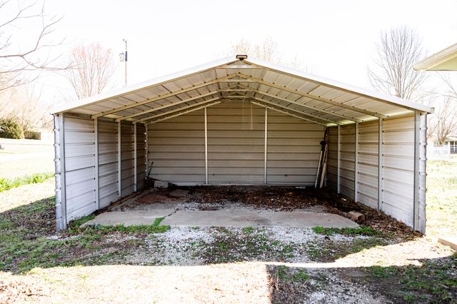 1407 4th Street, Monett, MO 65708