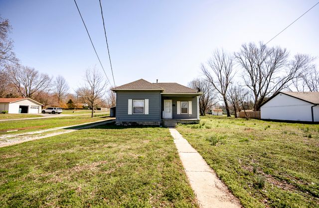 1407 4th Street, Monett, MO 65708