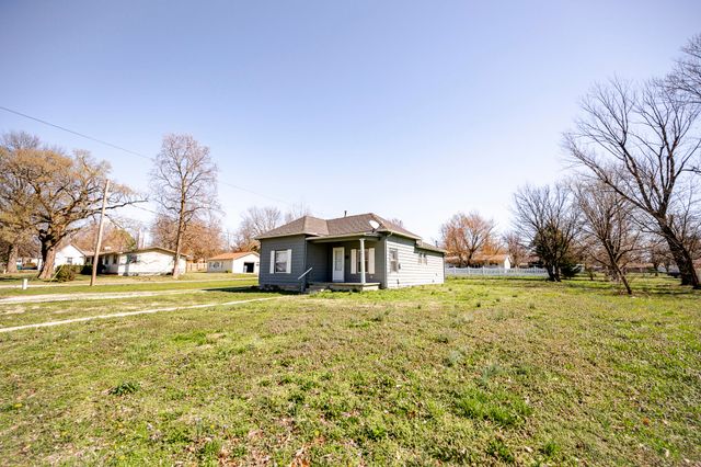 1407 4th Street, Monett, MO 65708