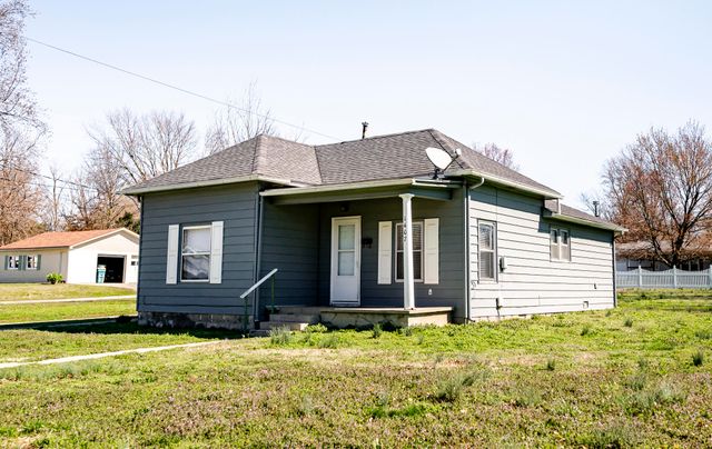 1407 4th Street, Monett, MO 65708