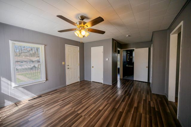 1407 4th Street, Monett, MO 65708