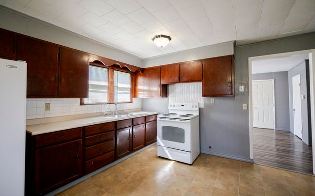 1407 4th Street, Monett, MO 65708