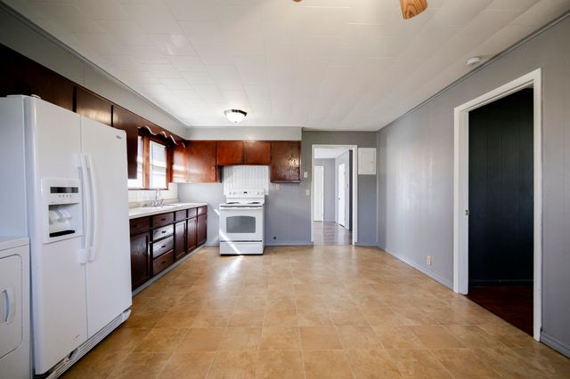 1407 4th Street, Monett, MO 65708