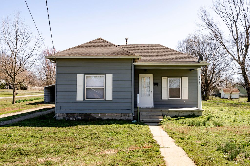 1407 4th Street, Monett, MO 65708
