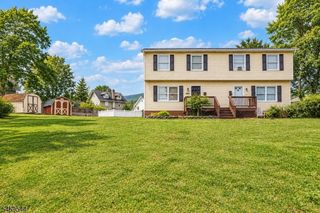 46 Walnut St, Pompton Lakes Boro, NJ 07442