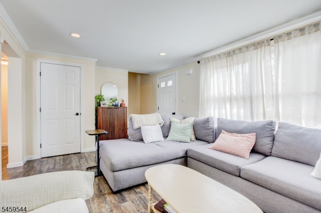 46 Walnut St, Pompton Lakes Boro, NJ 07442 — photo 5