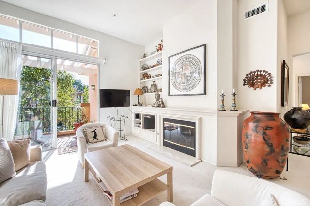 1204 Solvay Aisle, Irvine, CA 92606