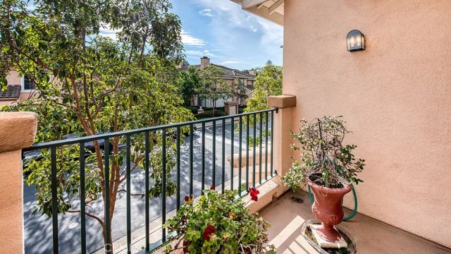 1204 Solvay Aisle, Irvine, CA 92606
