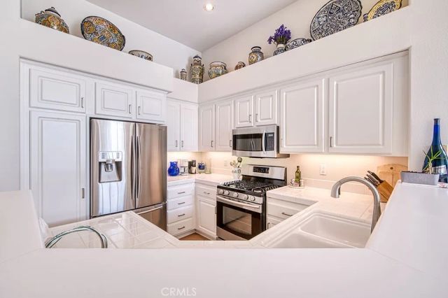 1204 Solvay Aisle, Irvine, CA 92606