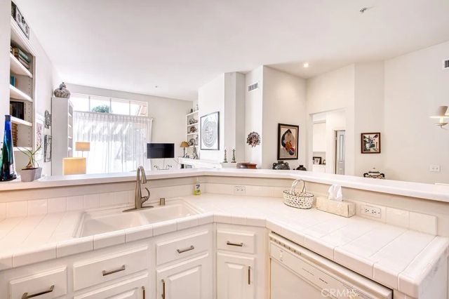 1204 Solvay Aisle, Irvine, CA 92606