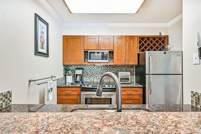 7060 N Holiday Drive, Galveston, TX 77550