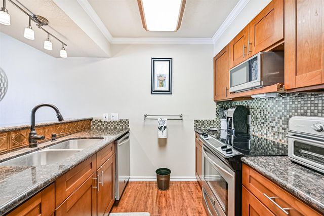 7060 N Holiday Drive, Galveston, TX 77550