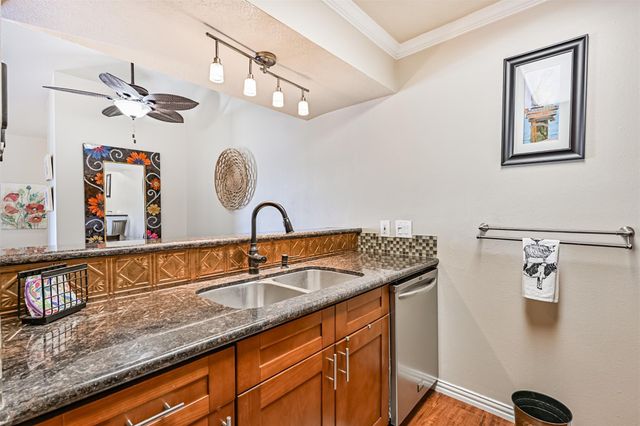 7060 N Holiday Drive, Galveston, TX 77550