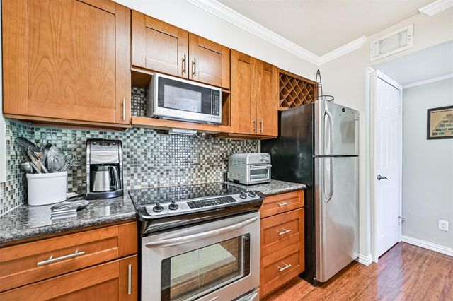 7060 N Holiday Drive, Galveston, TX 77550