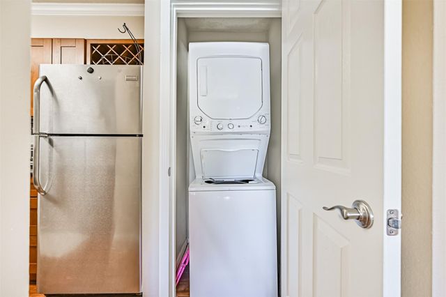 7060 N Holiday Drive, Galveston, TX 77550