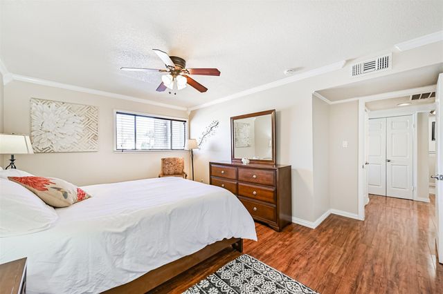 7060 N Holiday Drive, Galveston, TX 77550