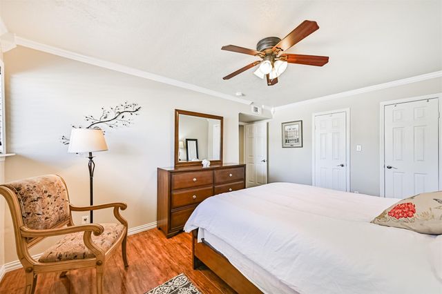 7060 N Holiday Drive, Galveston, TX 77550