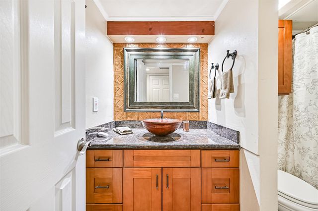 7060 N Holiday Drive, Galveston, TX 77550