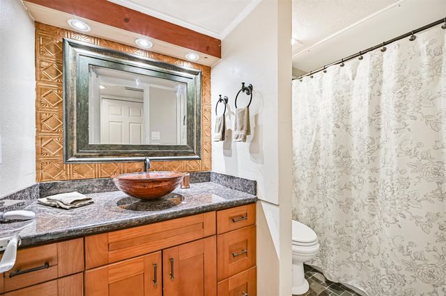 7060 N Holiday Drive, Galveston, TX 77550