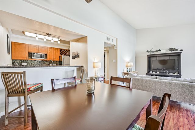 7060 N Holiday Drive, Galveston, TX 77550